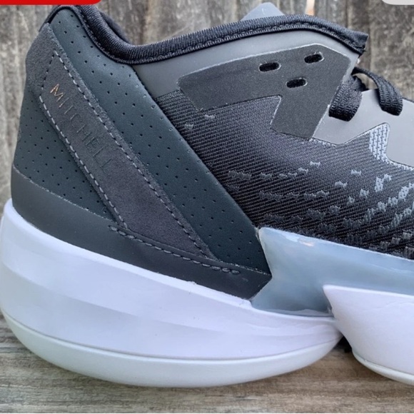 Adidas Mens Basketball Sneaker Shoe D.O.N Issue Four Carbon - Picture 6 of 14